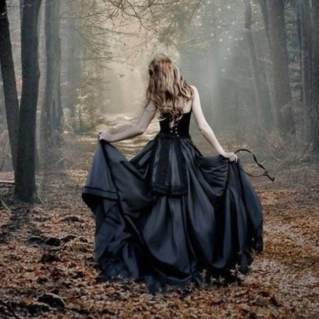 Girl in Gown Diamond Painting