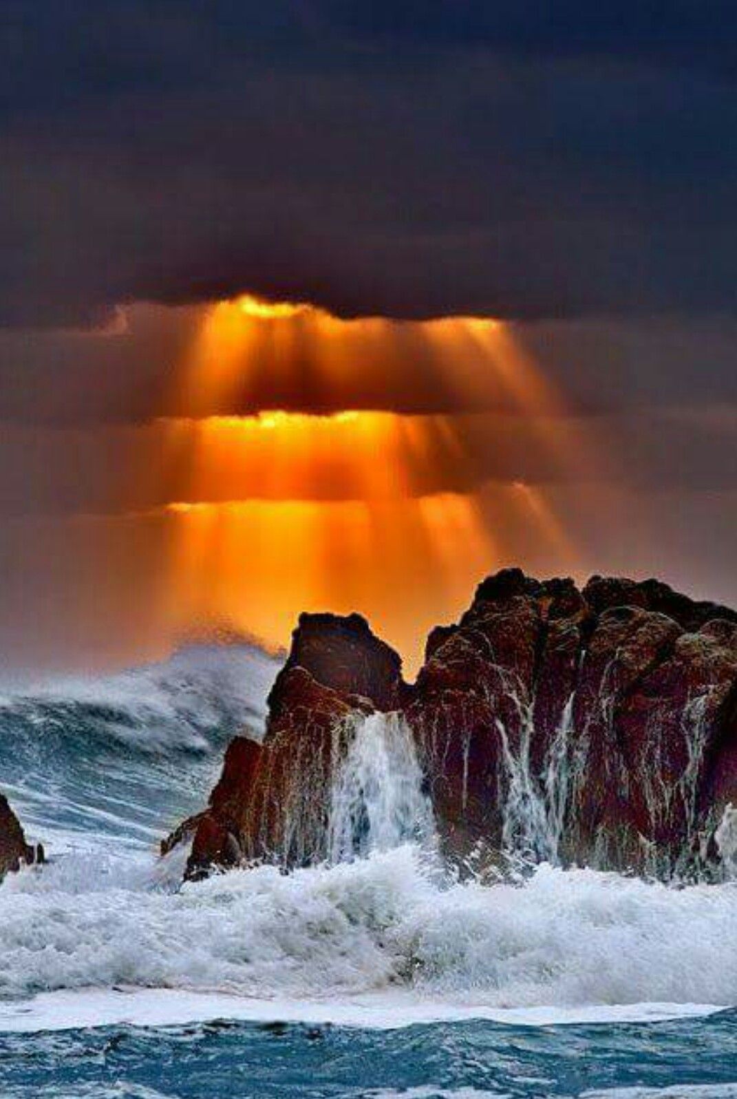 Sunlight Coming out of Clouds Diamond Painting