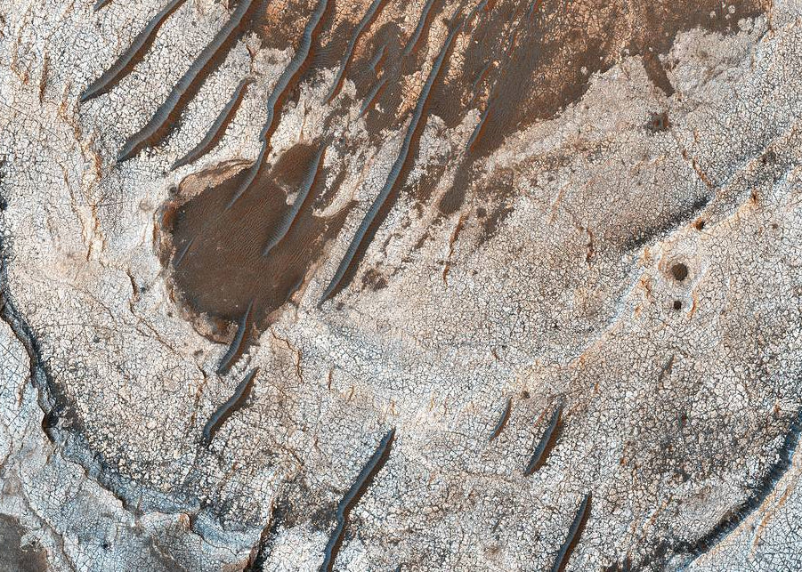 The Red Planet's Layered History Diamond Painting