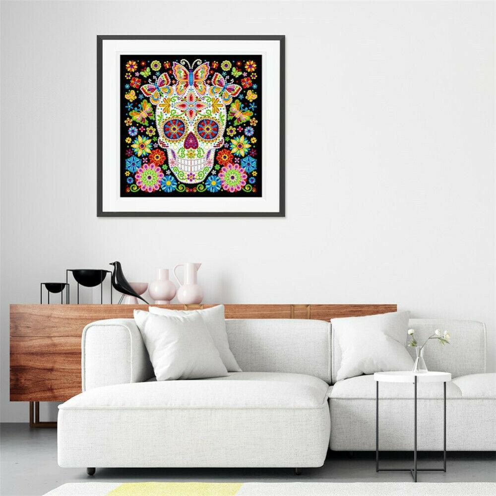 The Skull - Glow in the dark Diamond Painting