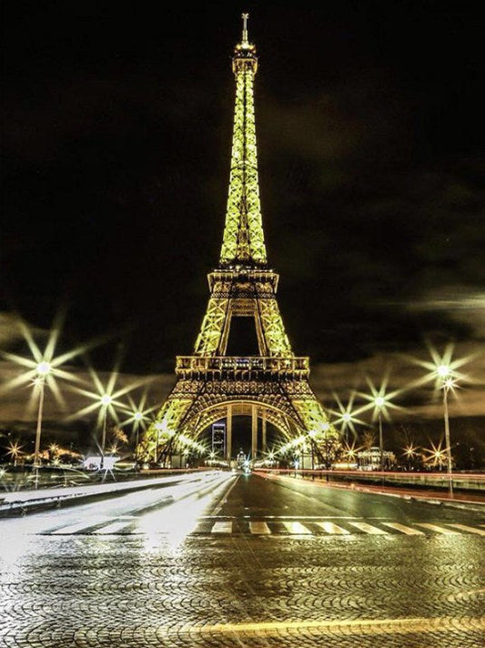 Stunning Eiffel Tower in Night Lights Diamond Painting